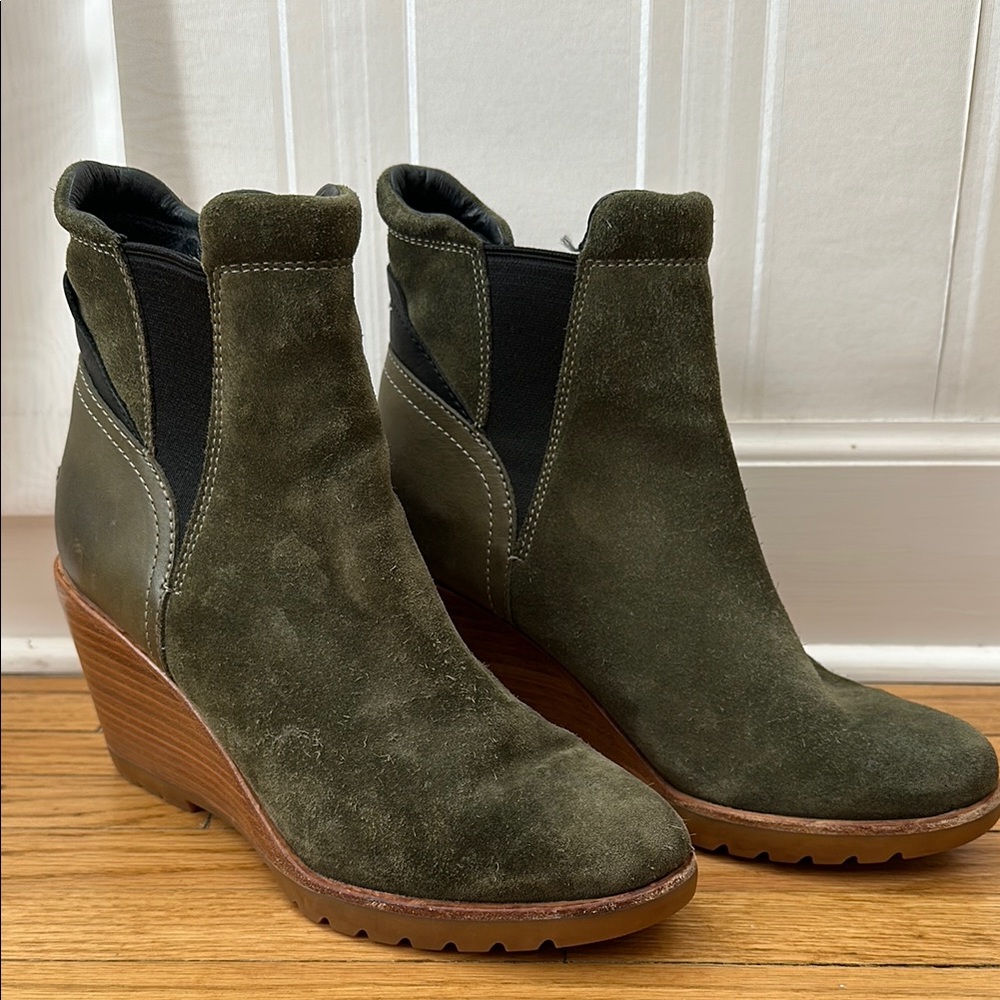 SOREL - Olive Suede Wedge Ankle Boots